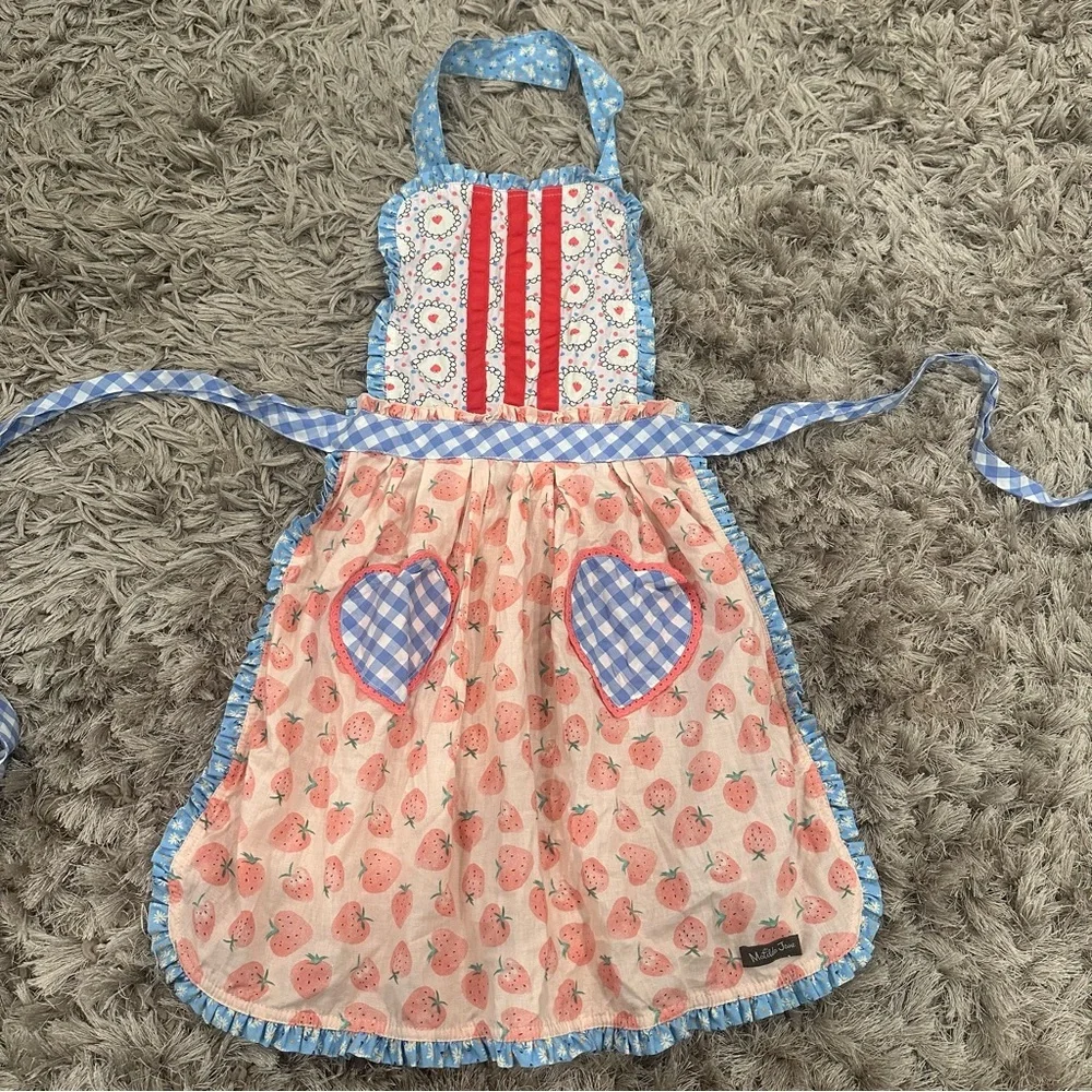 Matilda Jane child’s kitchen apron! Ruffles Strawberries Hearts One Size - Picture 1 of 7